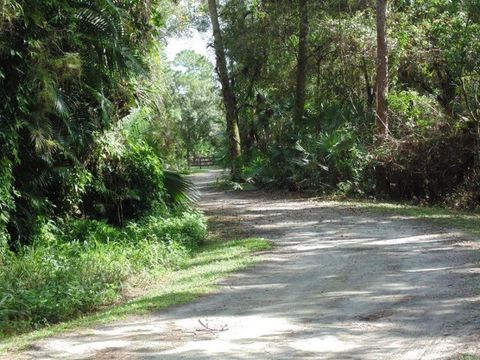 A home in Loxahatchee