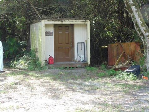 A home in Loxahatchee