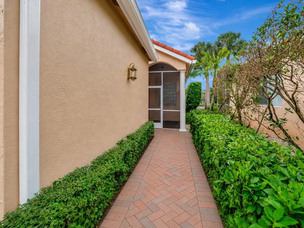Photo of 11081 Springbrook Circle, Boynton Beach, FL 33437 (MLS # B26079327)