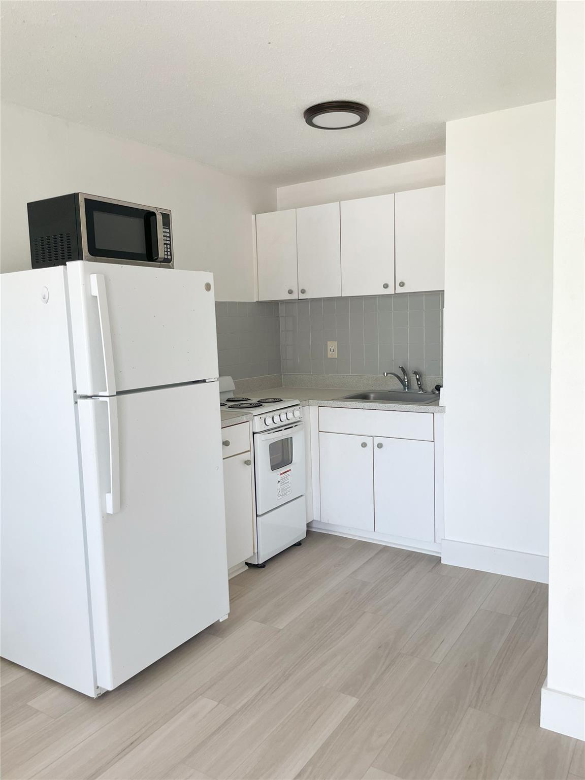 Partially remodeled one bedroom one bath located in downtown Fort Lauderdale! Featuring updated flooring, baseboards, bathrooms, newer a/c wall units, and ready for move in! Walking distance to Las Olas and a short drive to Fort Lauderdale Beach. Located close to shopping, dining and, parks. Laundry room located on-site on ground floor. Pets are welcome, max two pets up to 50lbs or one up to 50lbs, pet fee is per pet. Renters insurance is required. Security Deposit Varies on credit and income score**