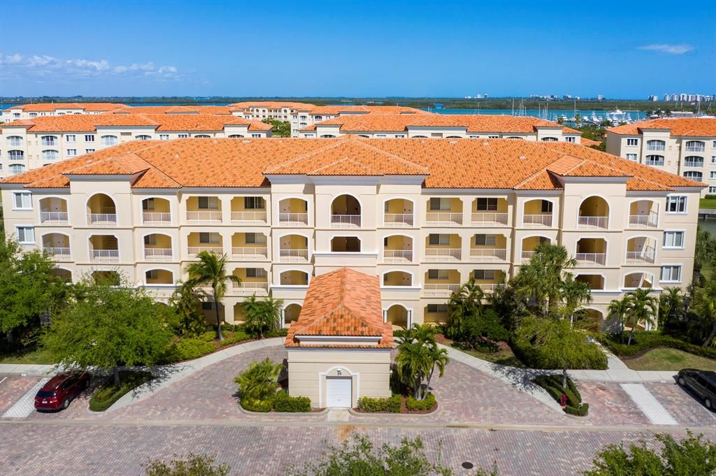 Photo of 19 Harbour Isle Drive Dr W #Ph05, Fort Pierce, FL 34949 (MLS # R10699953)