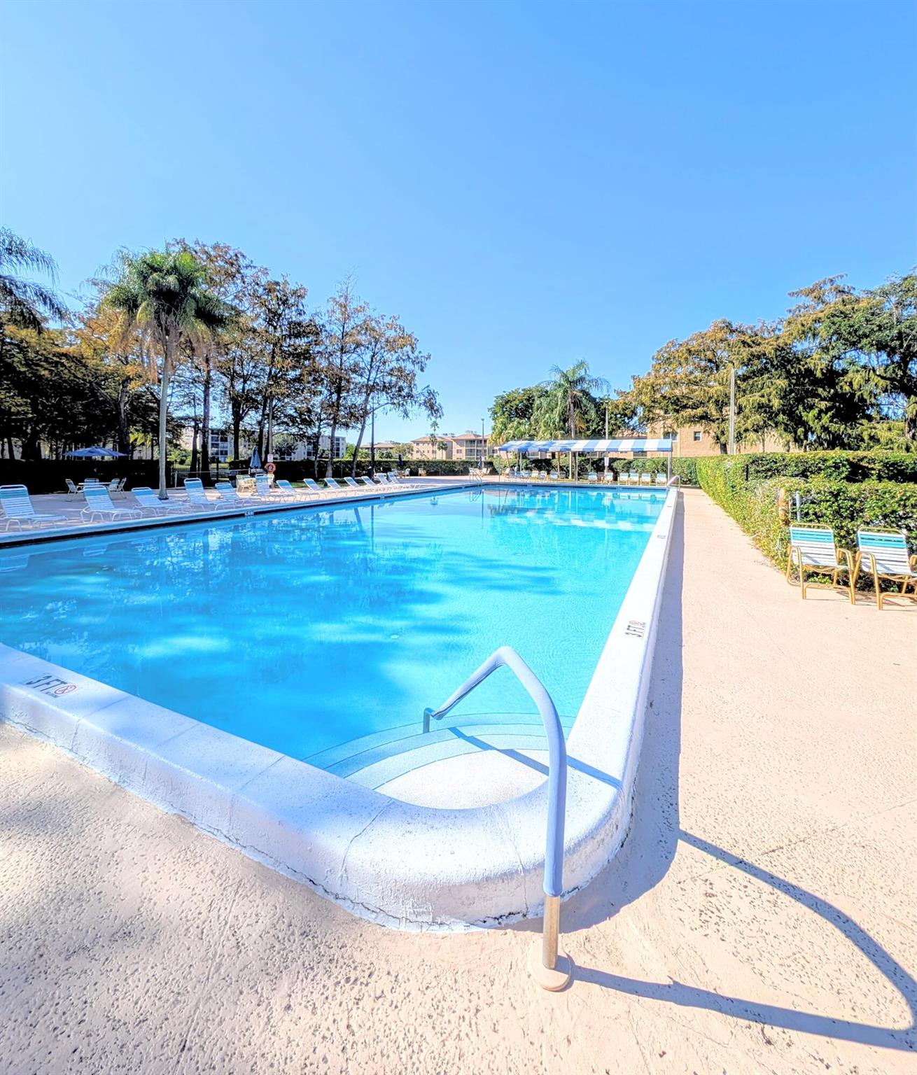 CASCADES OF LAUDERHILL - Residential