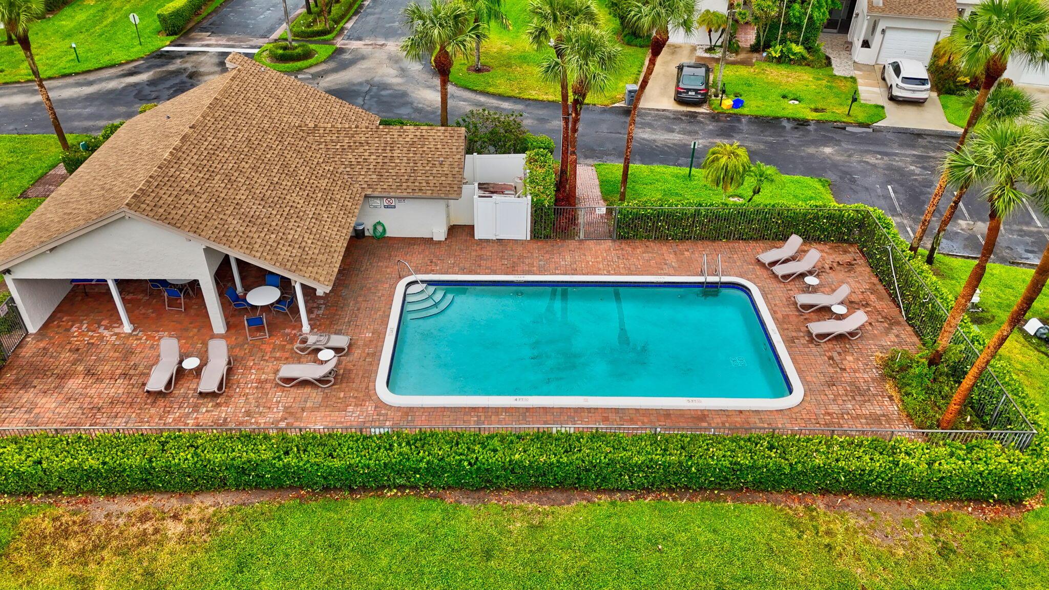 CANARY PALM CLUB - Residential