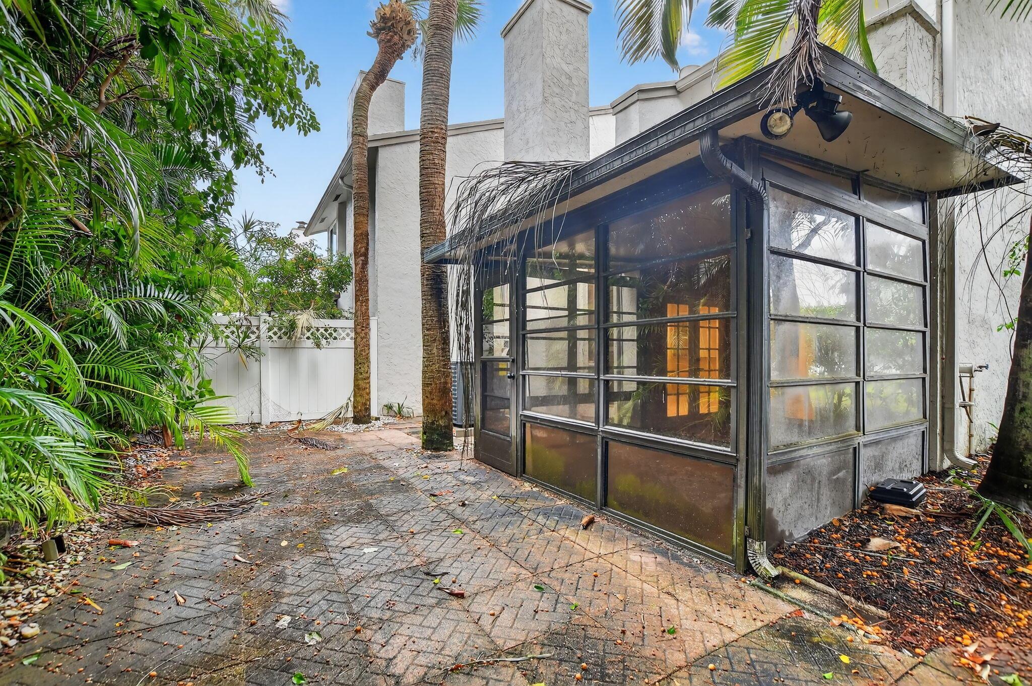 CANARY PALM CLUB - Residential