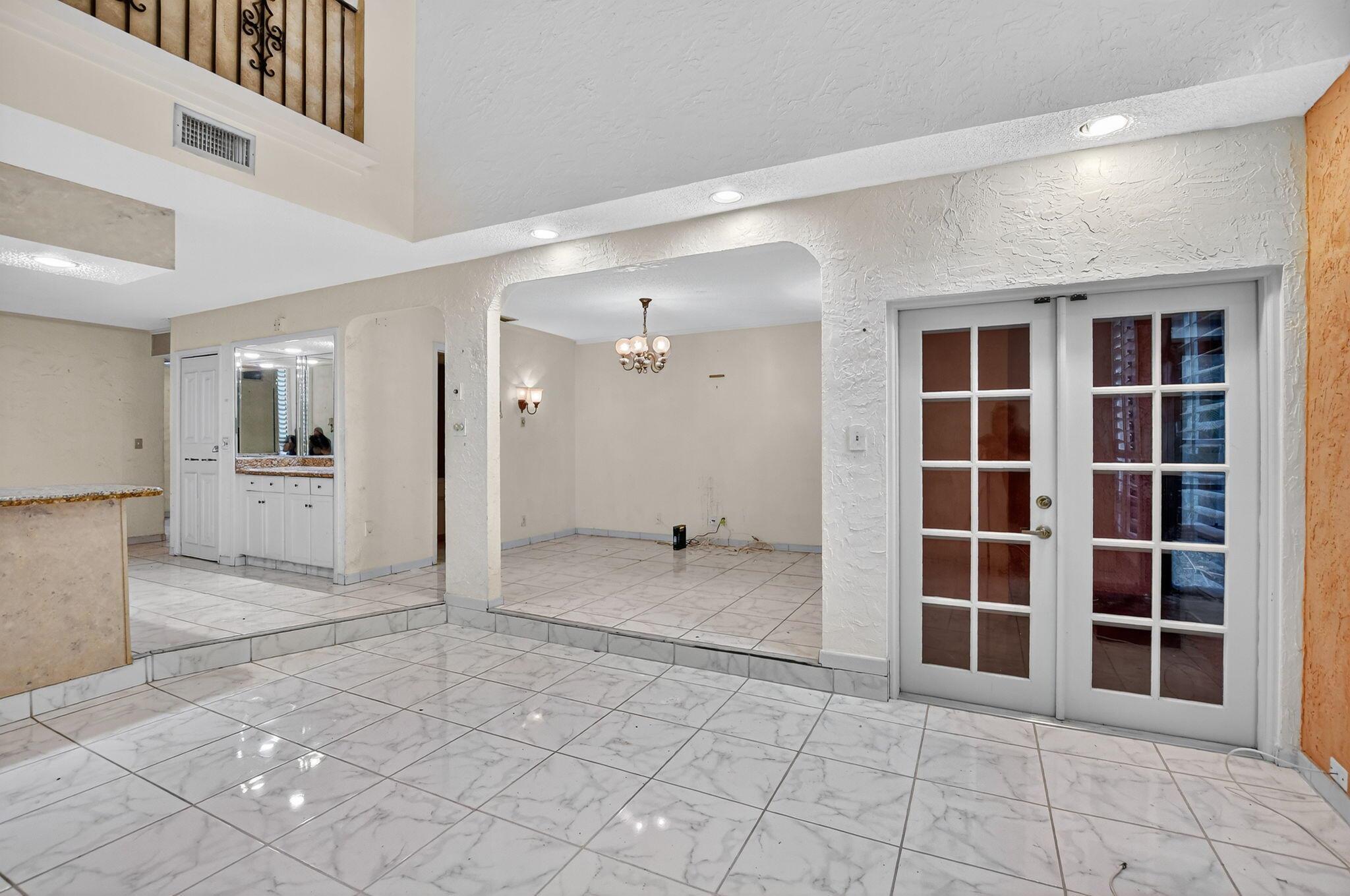 CANARY PALM CLUB - Residential