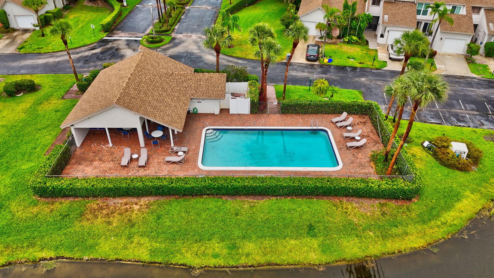 CANARY PALM CLUB - Residential