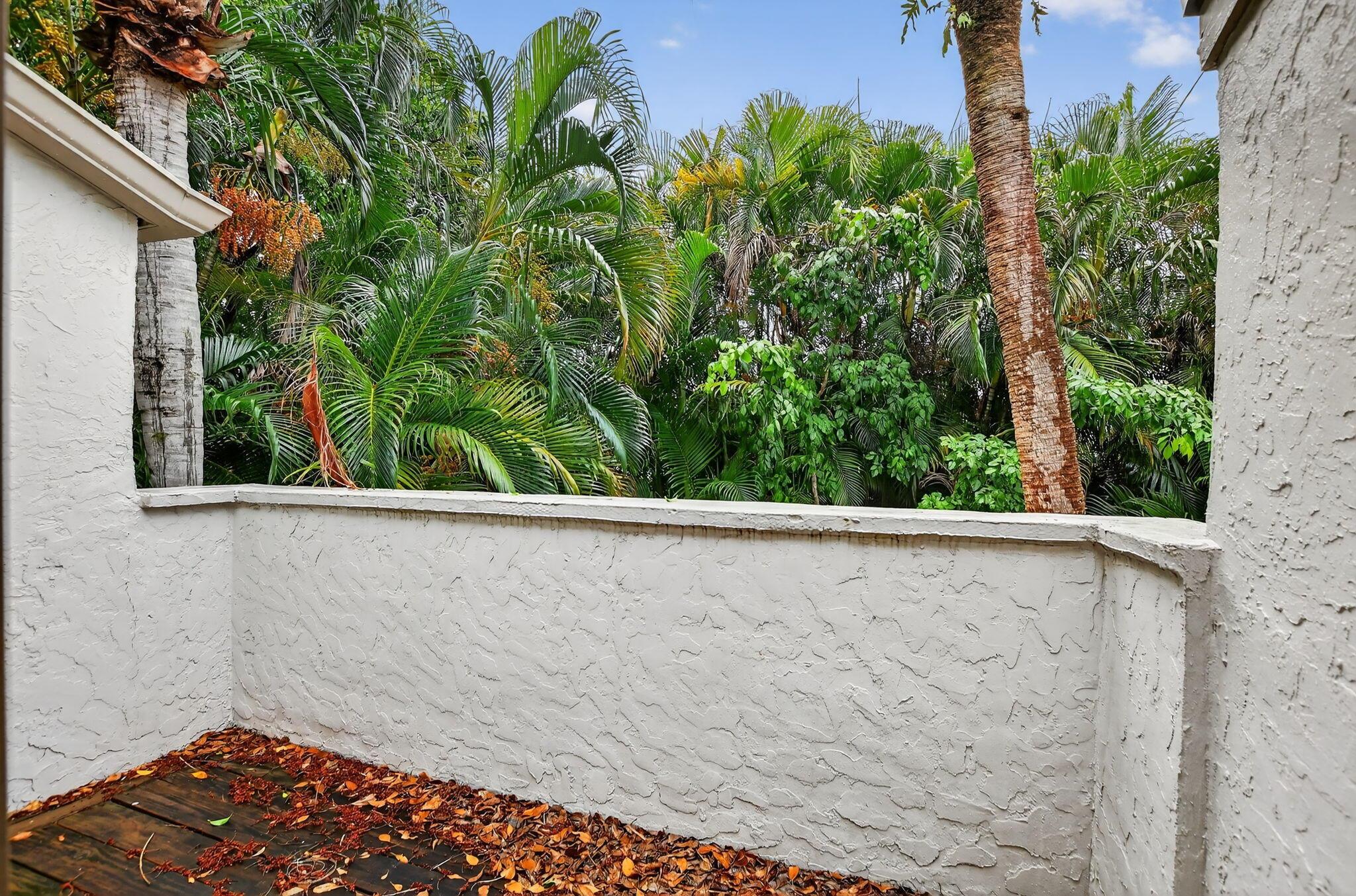 CANARY PALM CLUB - Residential