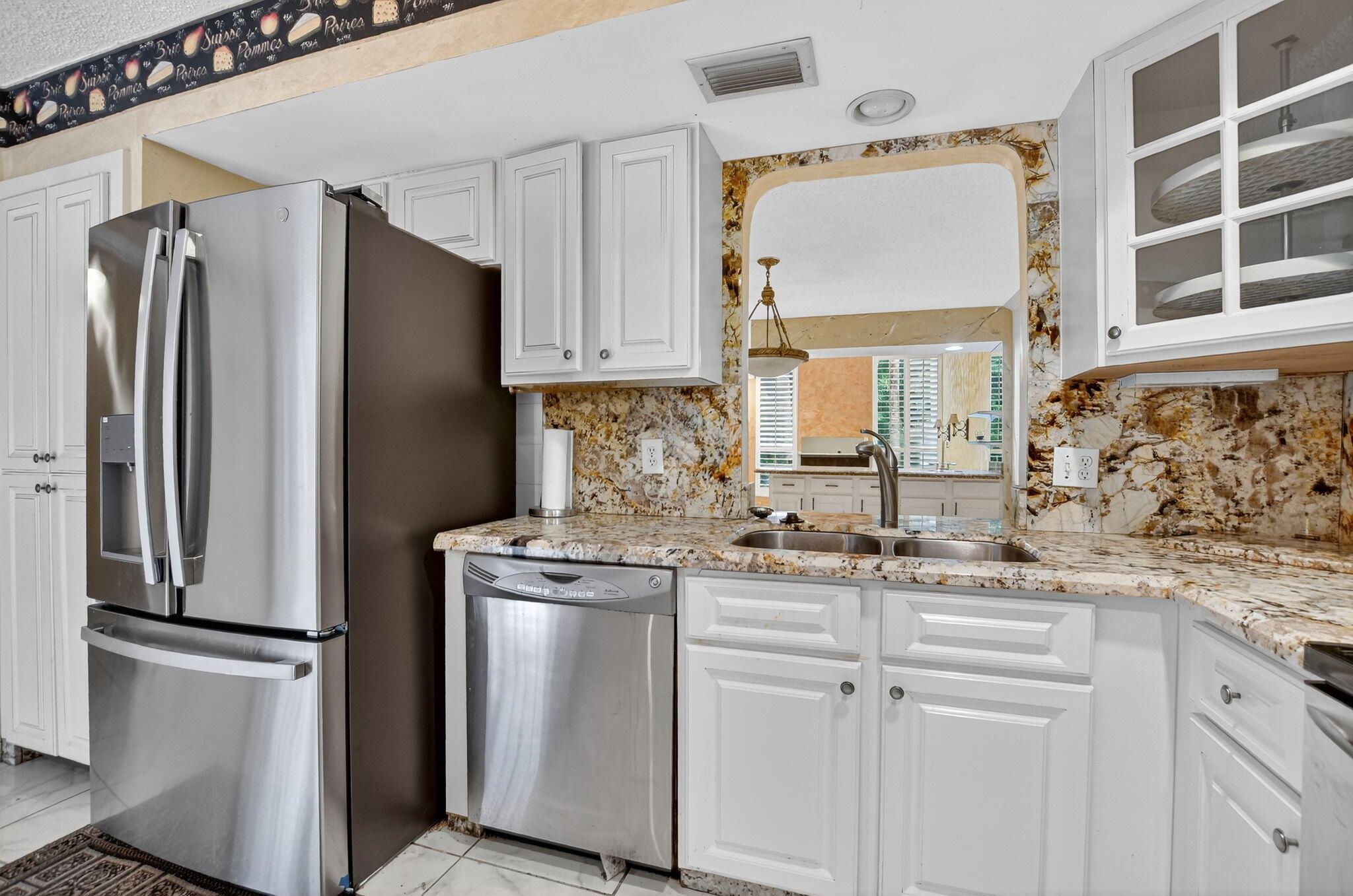 CANARY PALM CLUB - Residential