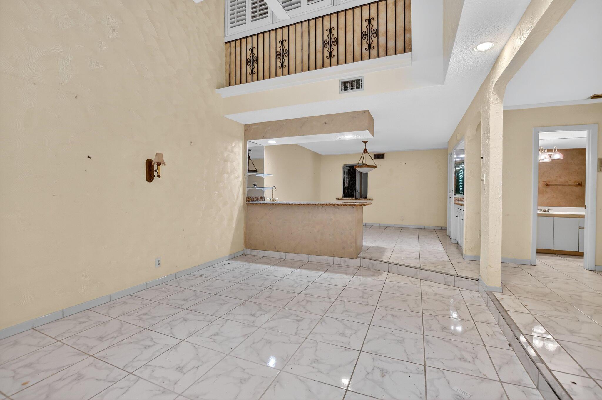 CANARY PALM CLUB - Residential