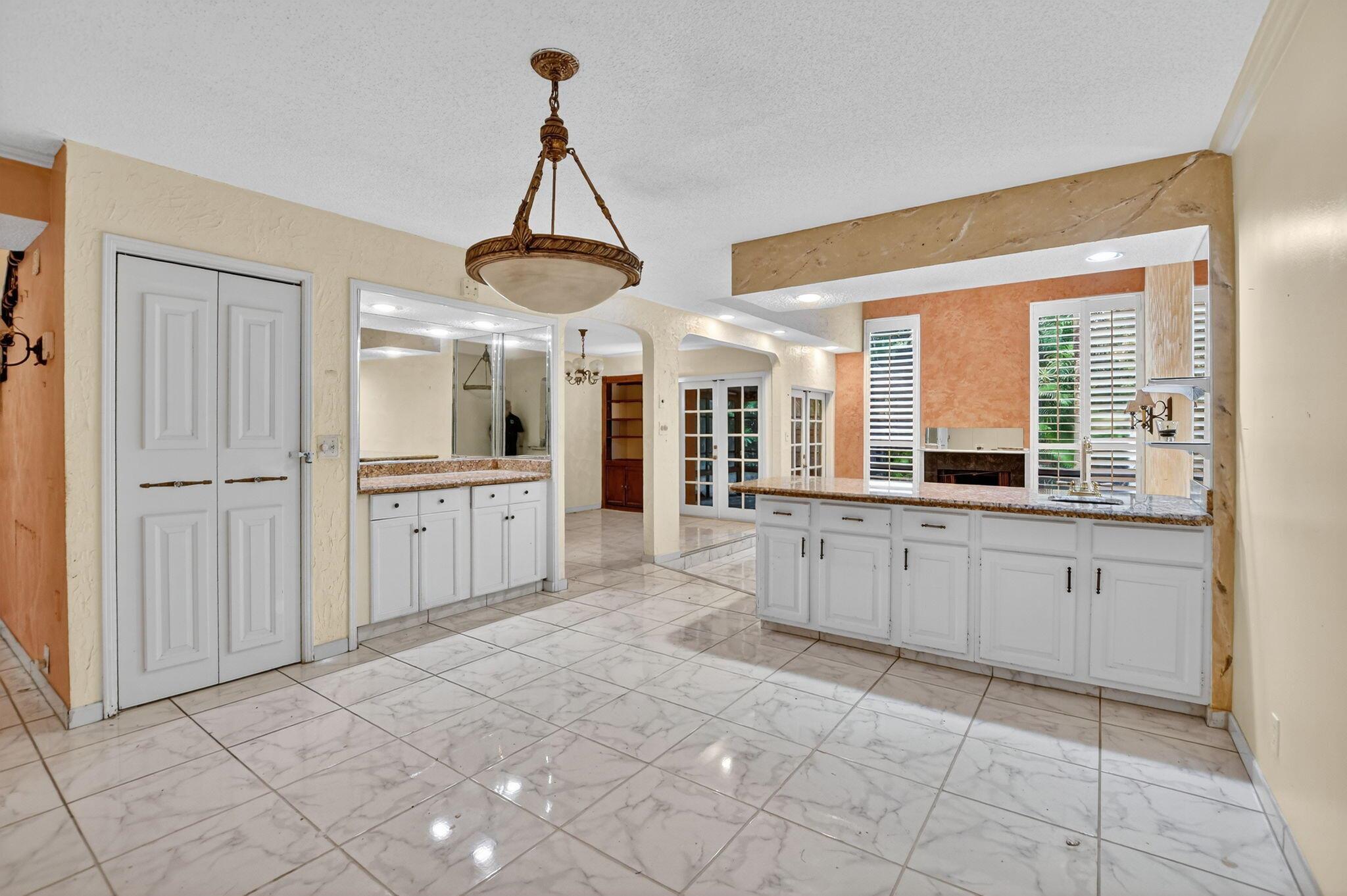 CANARY PALM CLUB - Residential