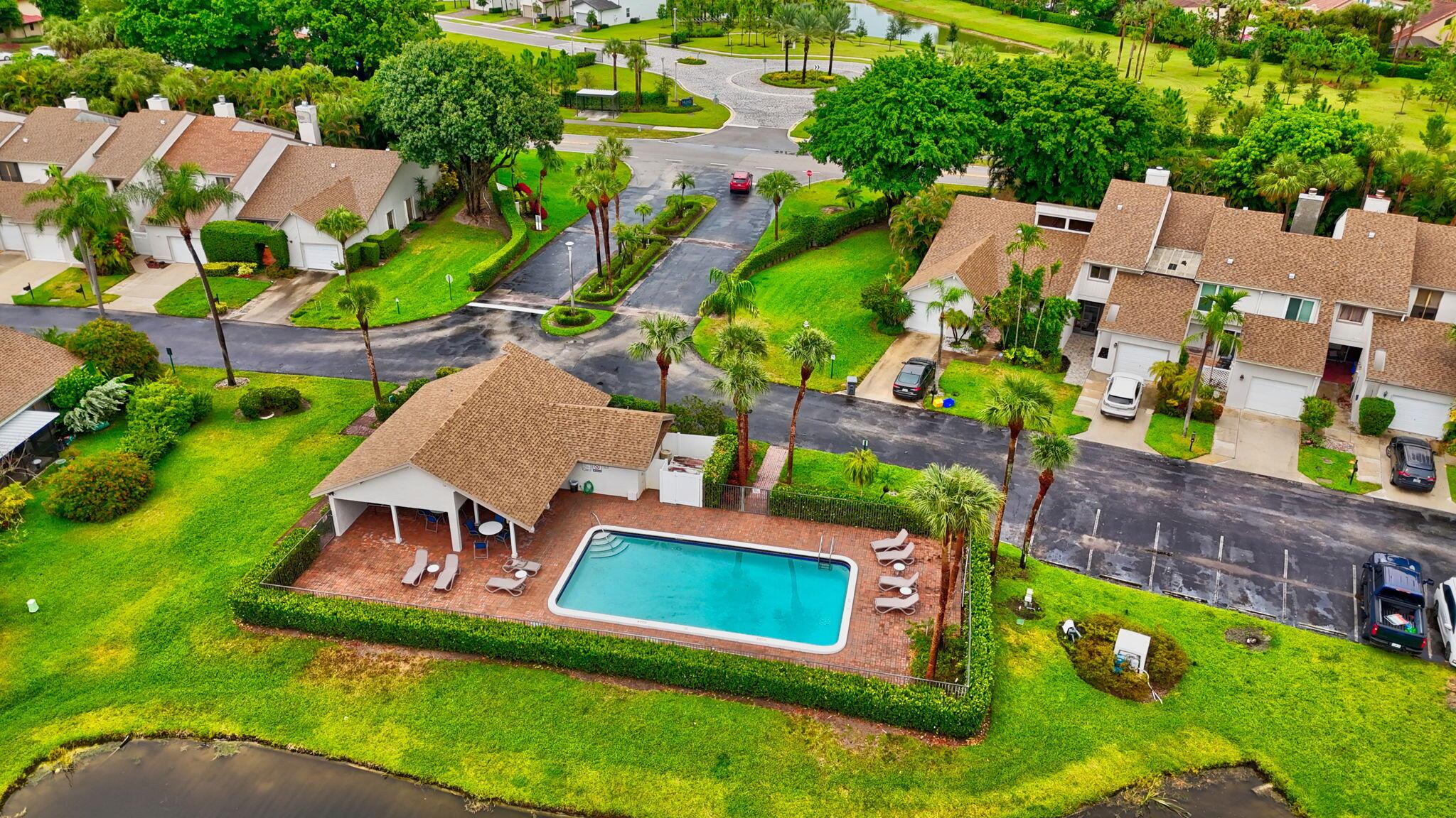 CANARY PALM CLUB - Residential