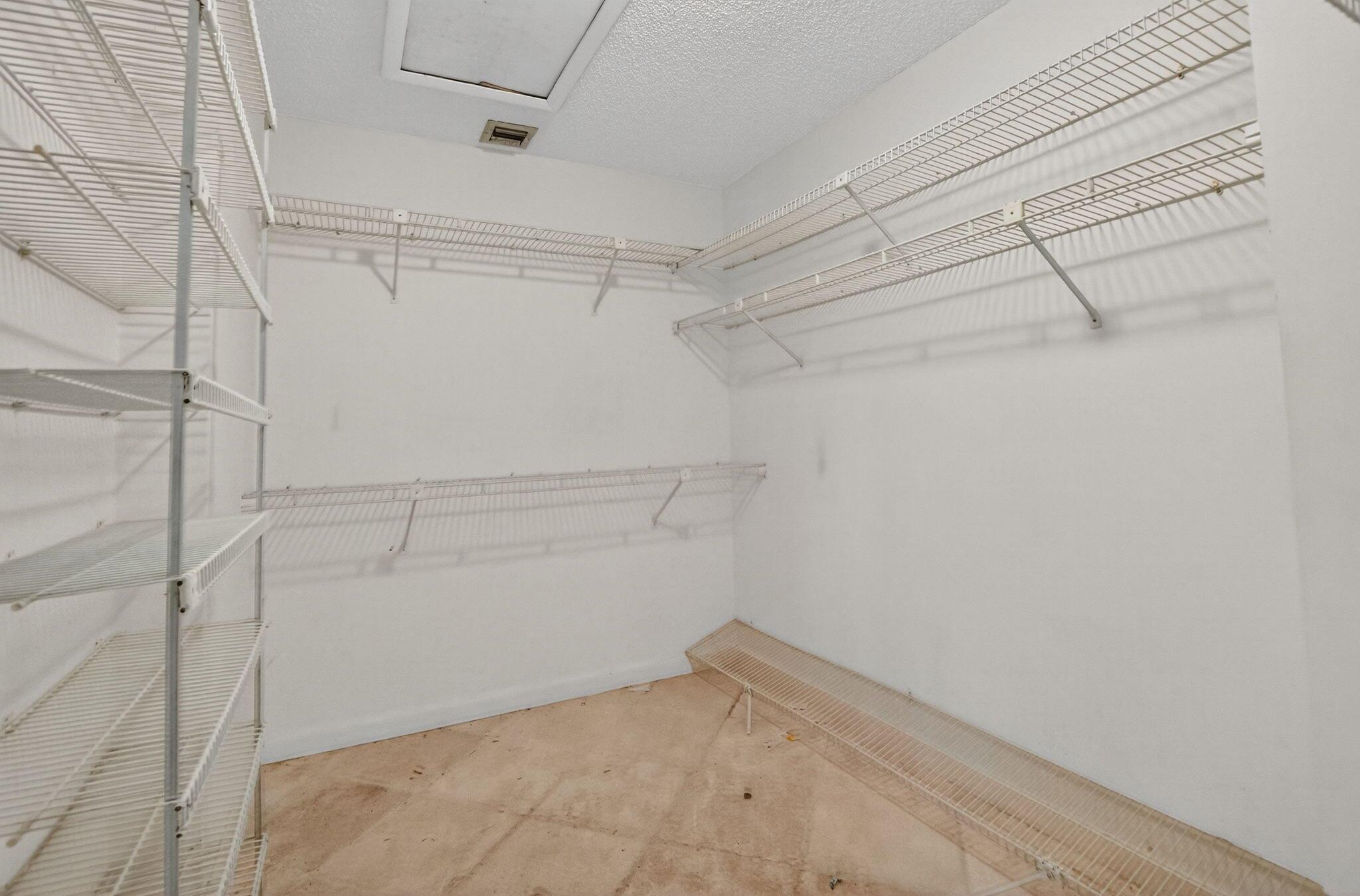 CANARY PALM CLUB - Residential