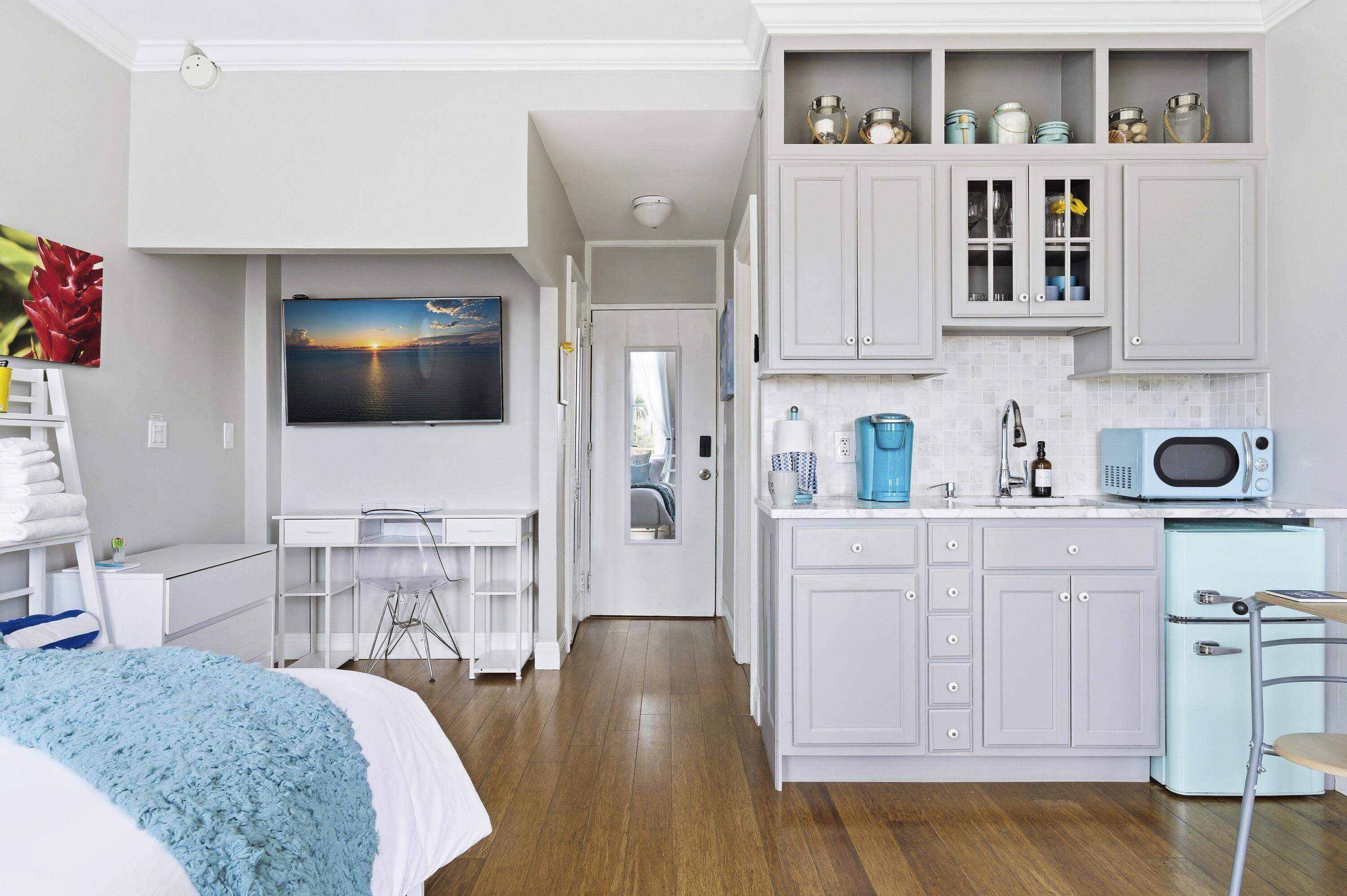 PALM BEACH HOTEL CONDO - Residential