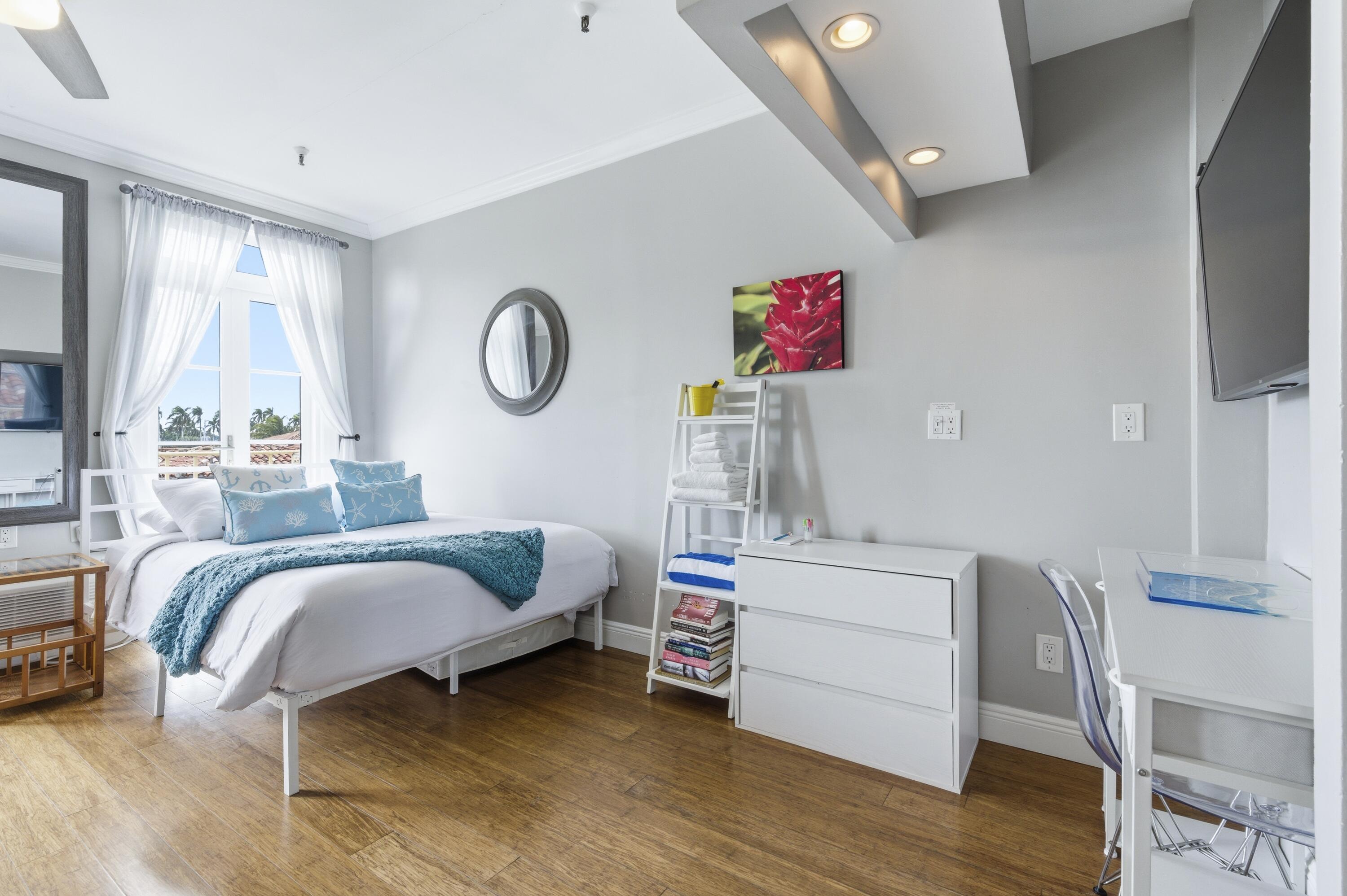 235 Sunrise Avenue 3013