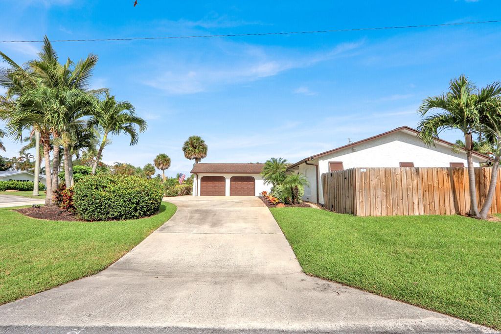 Photo of 3739 Lighthouse Drive, Palm Beach Gardens, FL 33410 (MLS # B26049766)