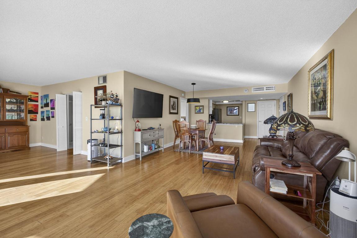 LANDS OF THE PRESIDENT CONDO 3 - Residential