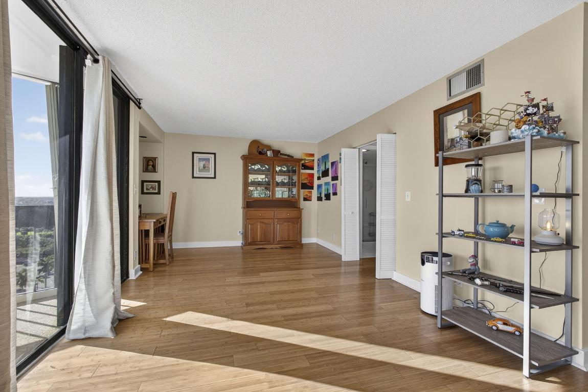 LANDS OF THE PRESIDENT CONDO 3 - Residential