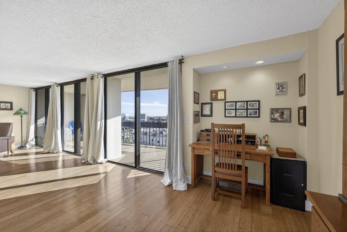 LANDS OF THE PRESIDENT CONDO 3 - Residential