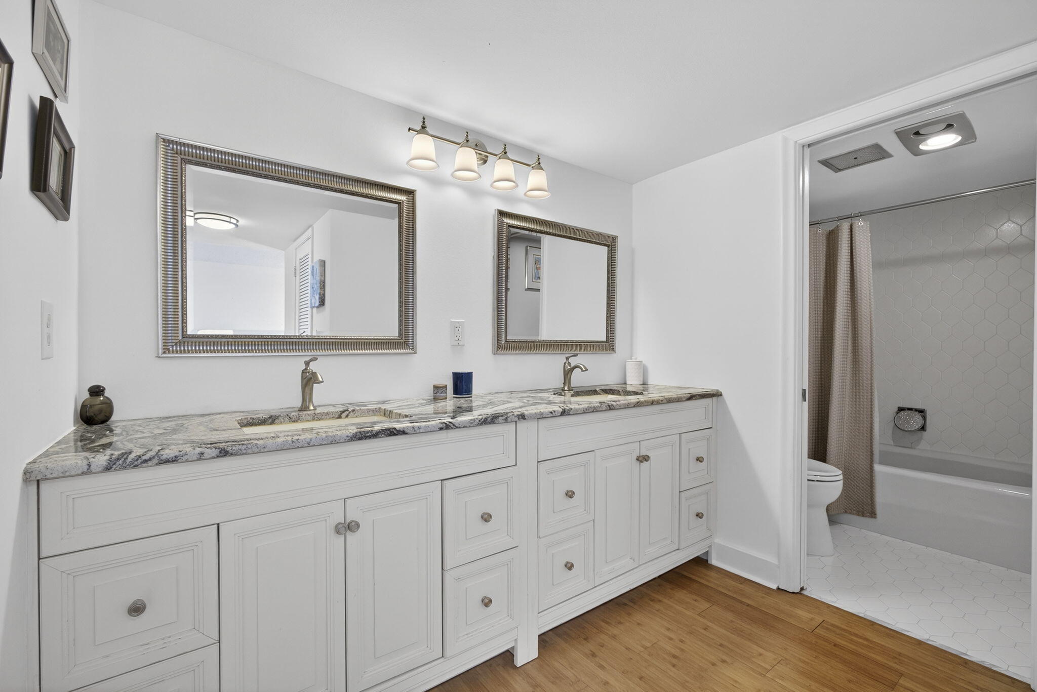 LANDS OF THE PRESIDENT CONDO 3 - Residential