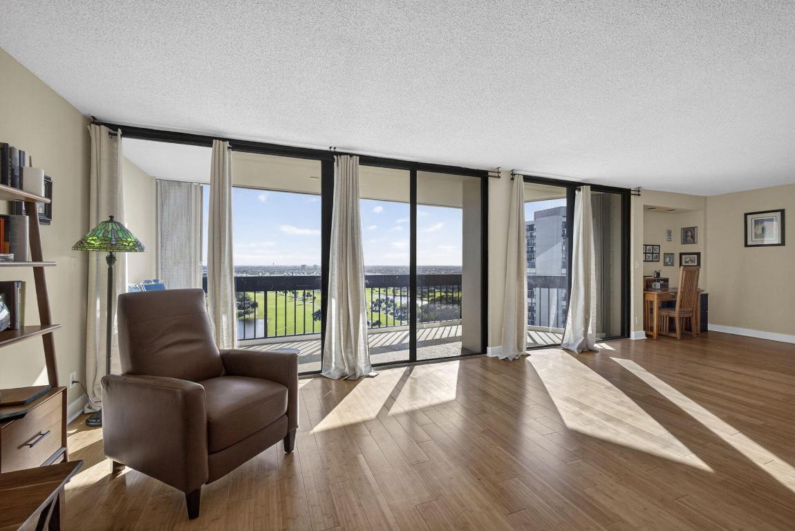 LANDS OF THE PRESIDENT CONDO 3 - Residential