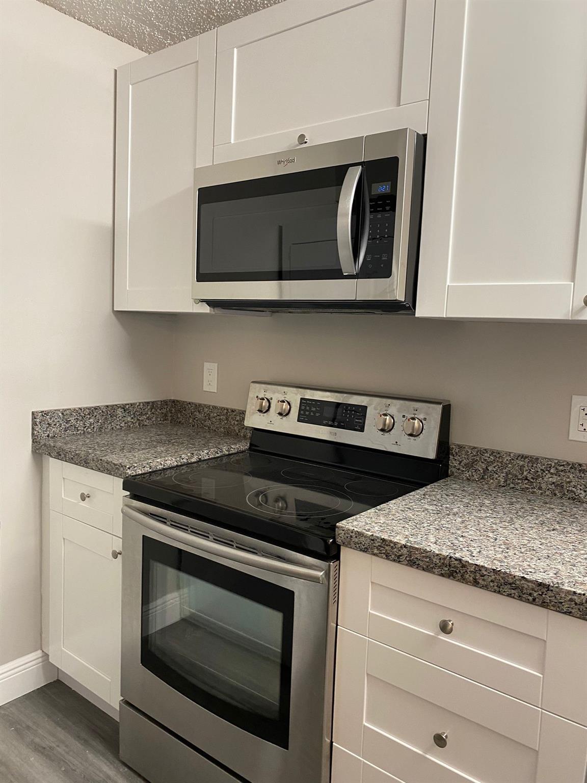 All ages welcomed. First floor remodeled condo with 2 bedrooms / 2 bathrooms. Kitchen with stainless steel appliances and granite countertops, washer and dryer in the unit. Great location close to highways, shopping, great restaurants, grocery stores like Trader Joe's, Whole Foods, Walmart, Publix, Costco, BJ's...