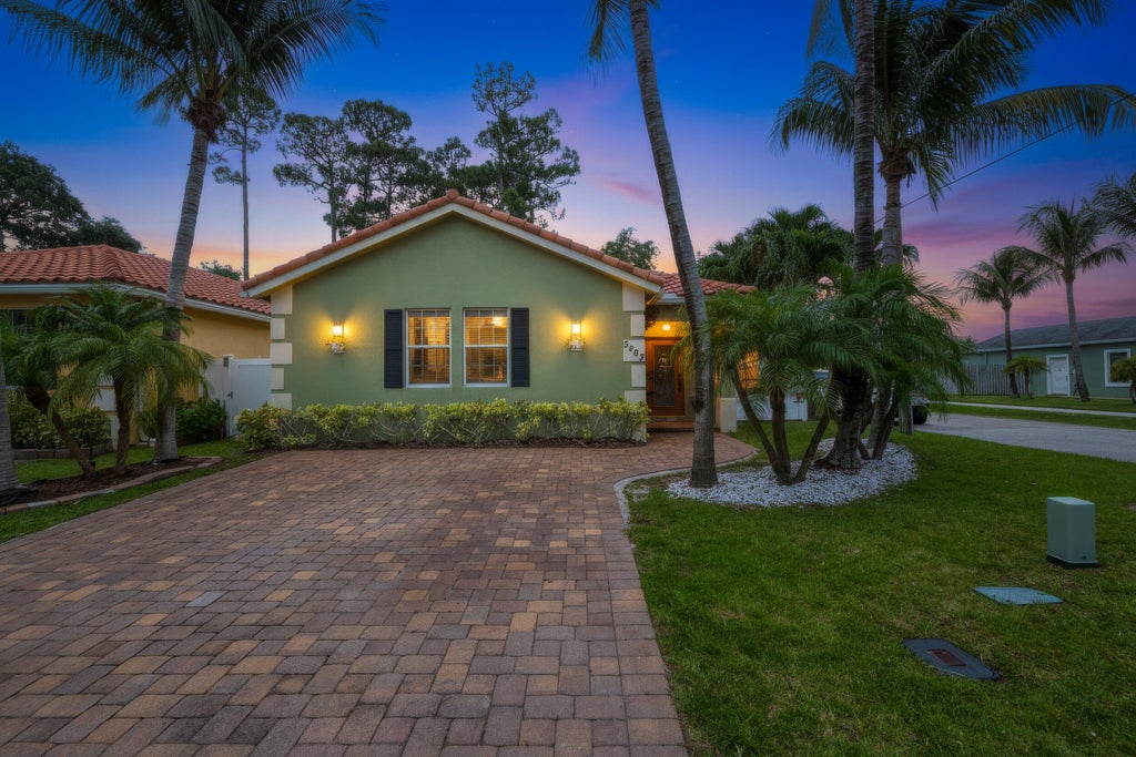 Photo of 3302 Elizabeth Place S, Palm Springs, FL 33461 (MLS # B26039580)