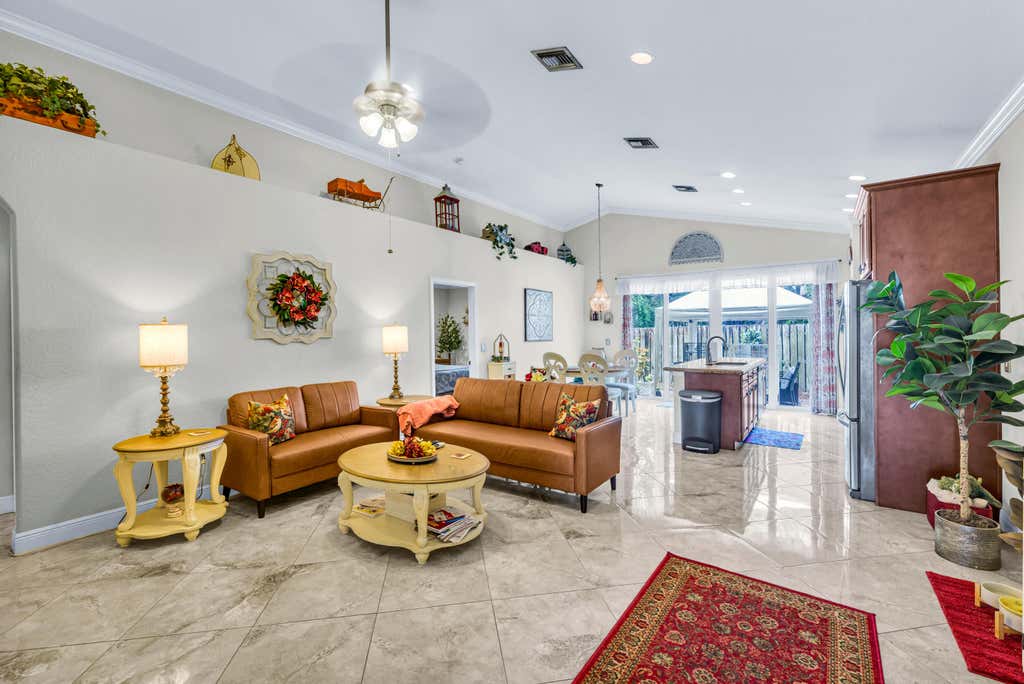 Photo of 3302 Elizabeth Place S, Palm Springs, FL 33461 (MLS # B26039580)