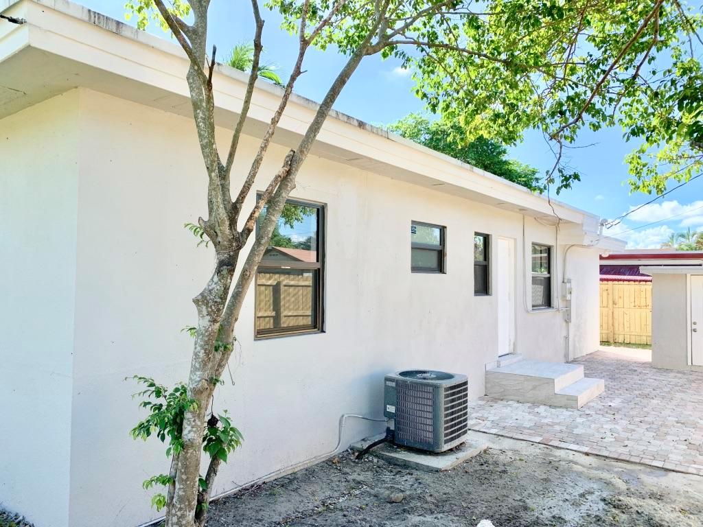 HOLLYWOOD HIGHLANDS PARK - Residential