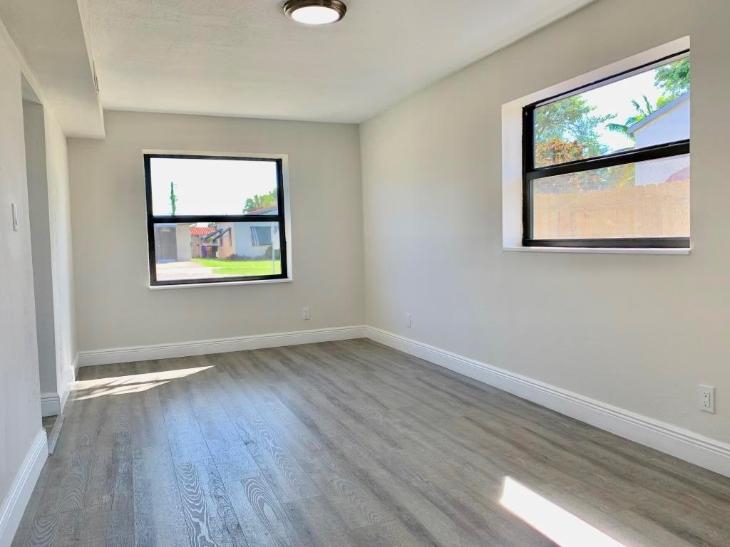 HOLLYWOOD HIGHLANDS PARK - Residential