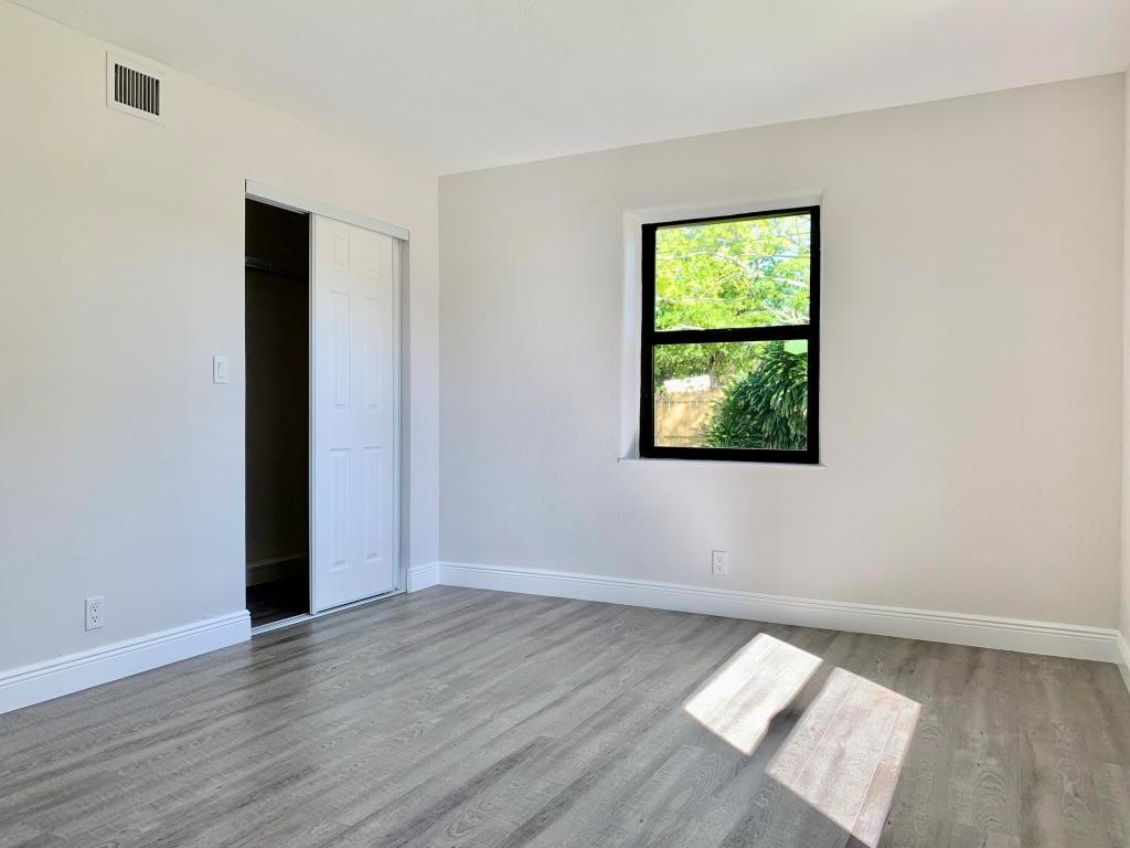 HOLLYWOOD HIGHLANDS PARK - Residential