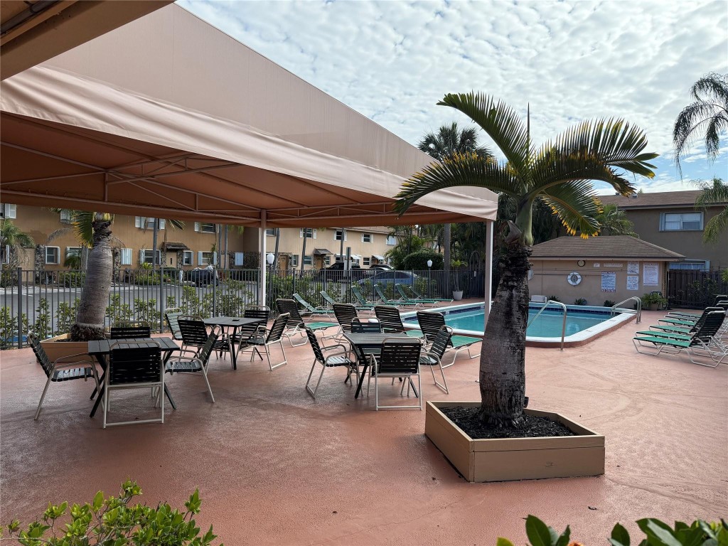 TOWNHOUSE EAST - Residential