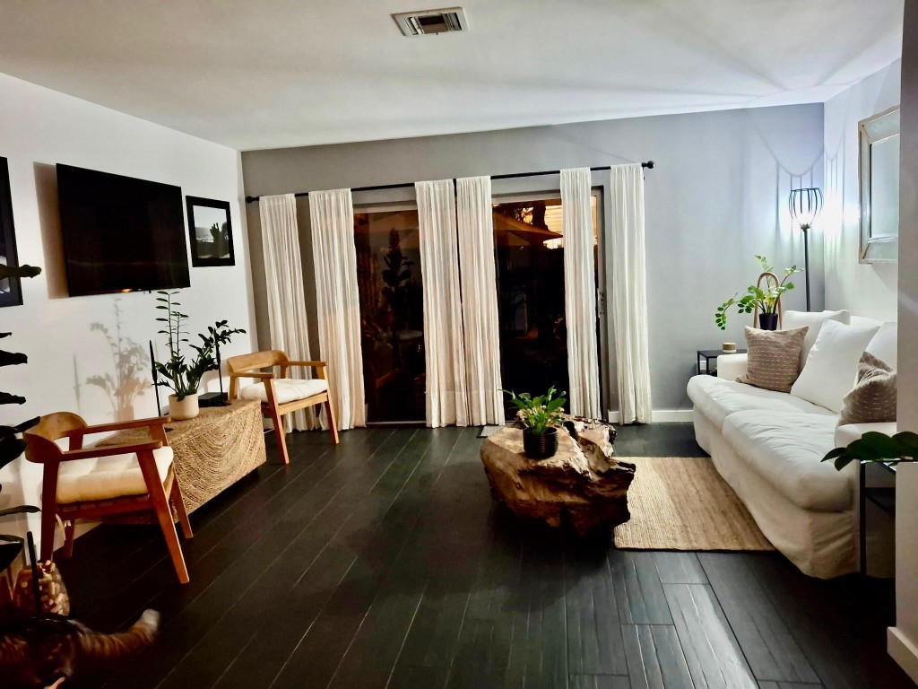 TOWNHOUSE EAST - Residential