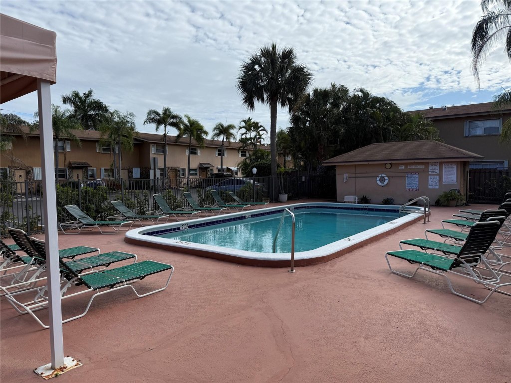 TOWNHOUSE EAST - Residential