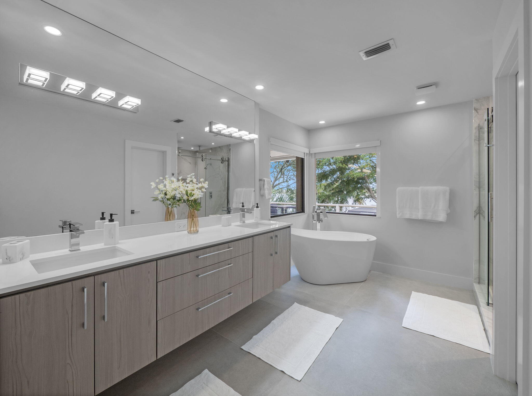 ISLAND OF WELLINGTON - Residential