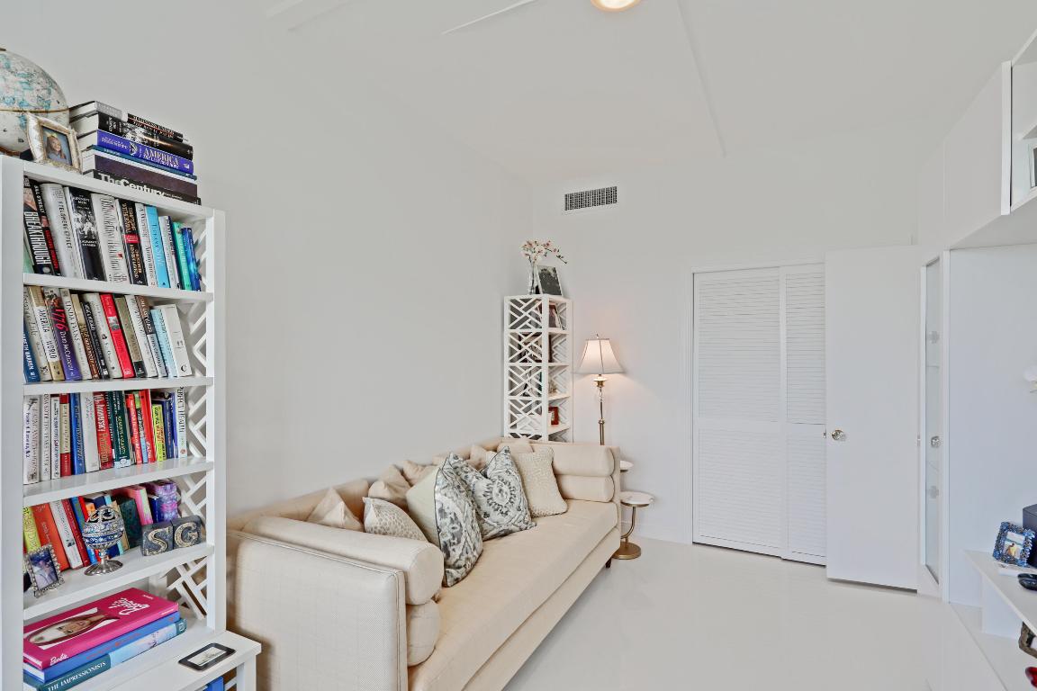 LA PALMA CONDO - Residential