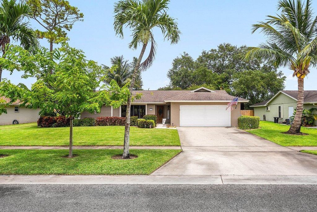 Photo of 129 Parkwood Drive, Royal Palm Beach, FL 33411 (MLS # R11097320)