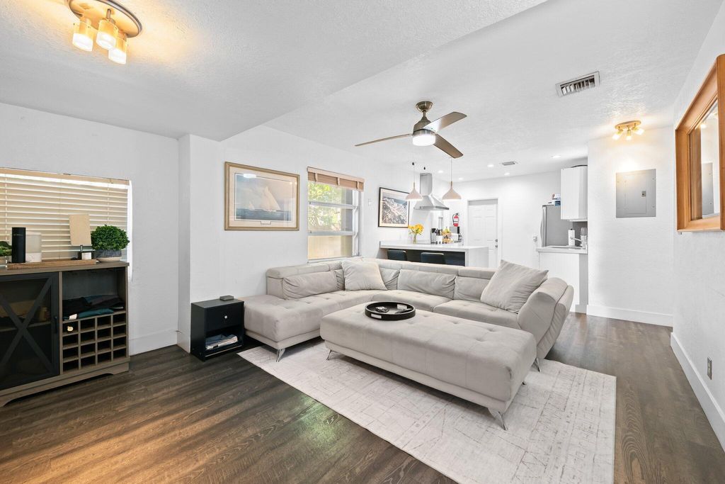 Photo of 1140 SW 9th Avenue, Fort Lauderdale, FL 33315 (MLS # R11133626)