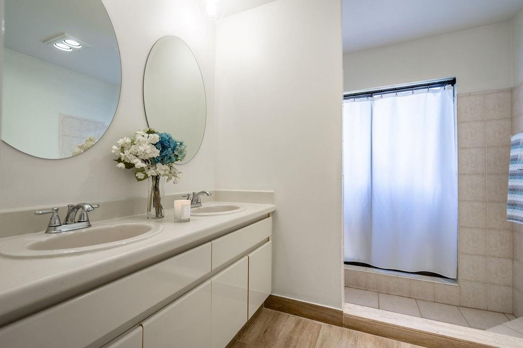 Coral Key Villas Sec 10 9 - Residential