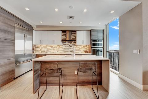 Condominium in Fort Lauderdale FL 100 Las Olas Blvd Blvd 36.jpg