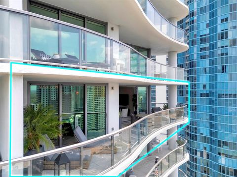 Condominium in Fort Lauderdale FL 100 Las Olas Blvd Blvd 2.jpg