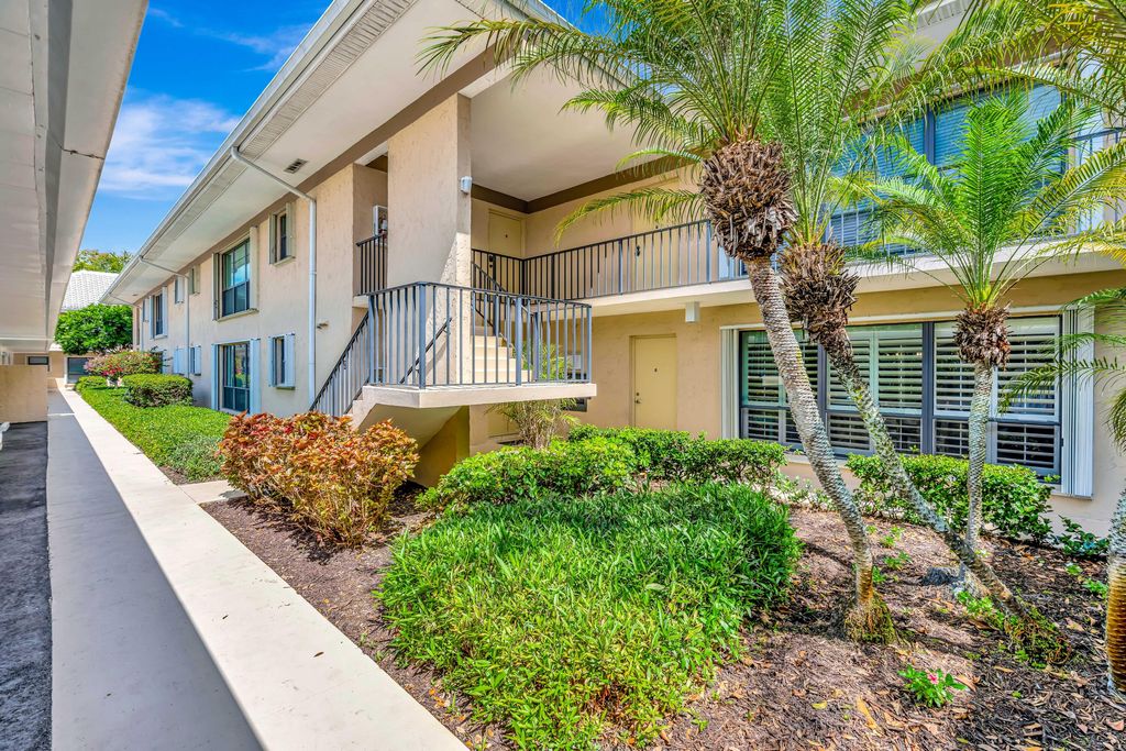 Photo of 13 SE Turtle Creek Drive #B, Jupiter, FL 33469 (MLS # B26021558)