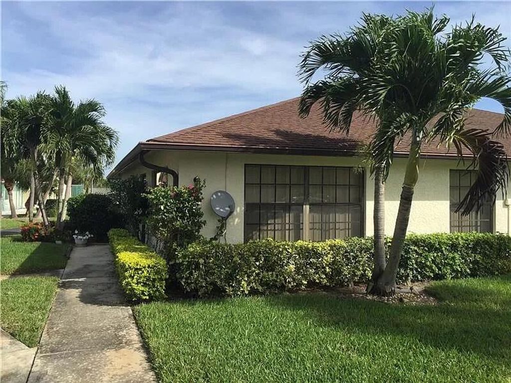 Photo of 1611 Laurel Leaf Lane, Fort Pierce, FL 34950 (MLS # R10784358)