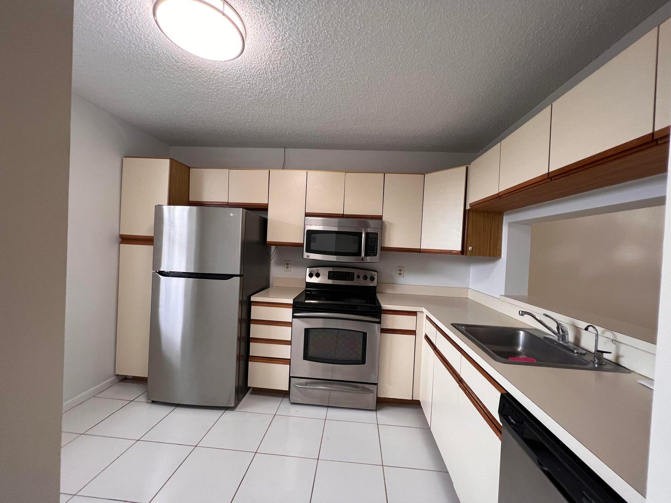 TRADEWINDS D CONDO - Residential