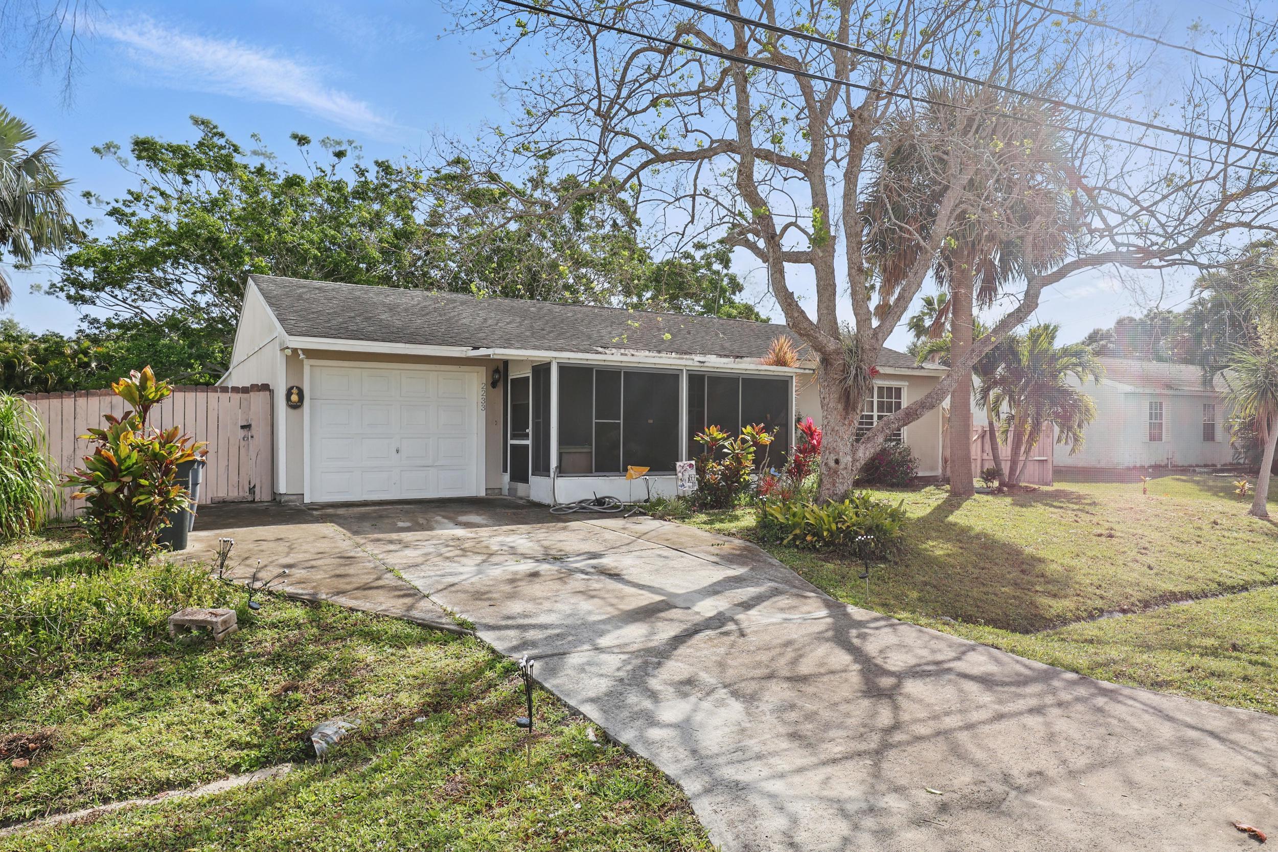 2233 SE Baron Street, Port St Lucie, FL, 34952/$299,900 1 2233 SE Baron Street