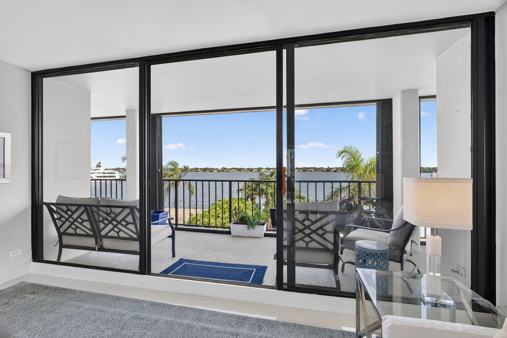 130 LAKESHORE 323