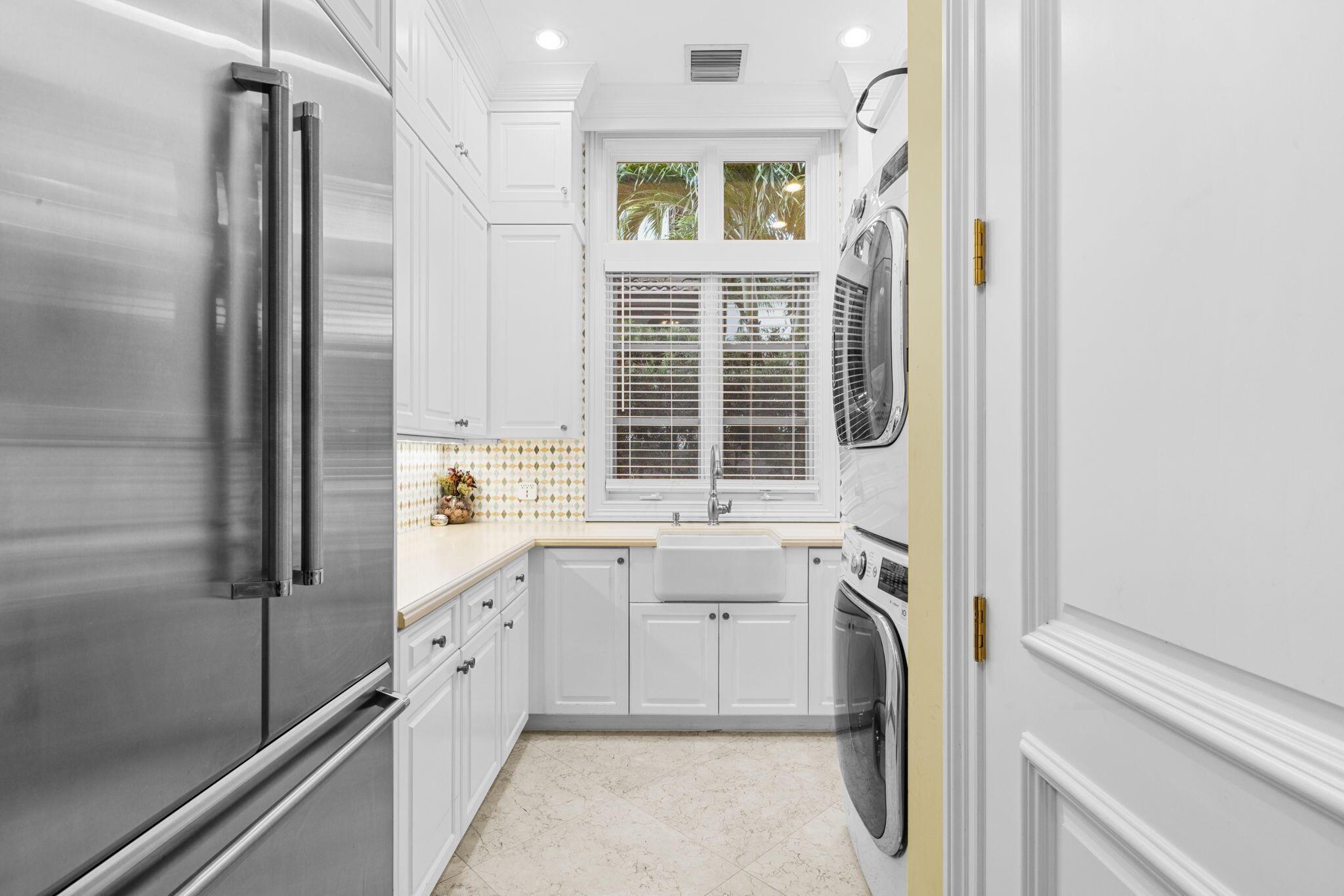 LAKE SHORES LANTANA - Residential