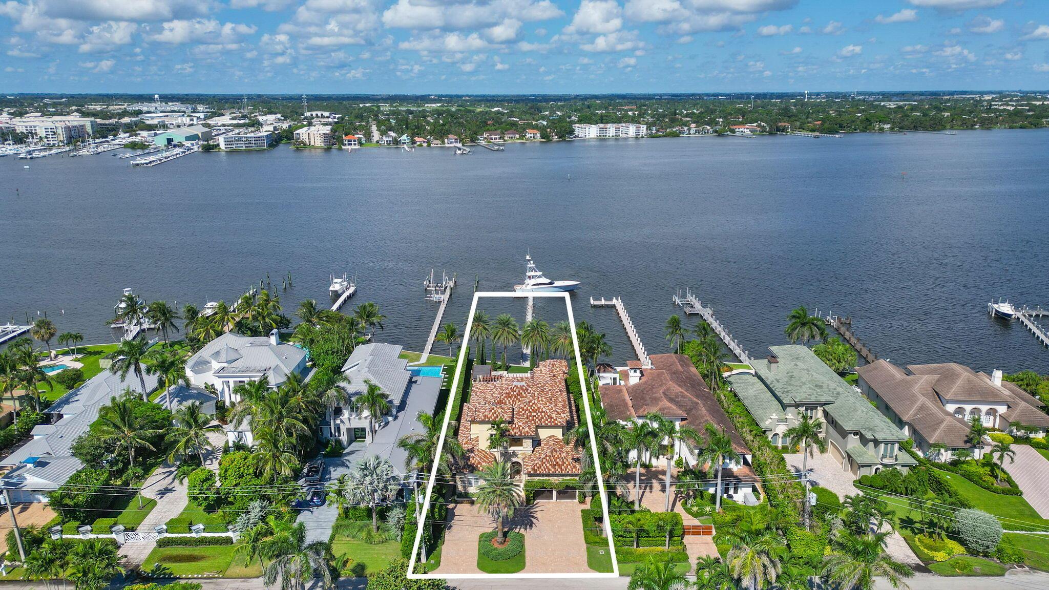 LAKE SHORES LANTANA - Residential