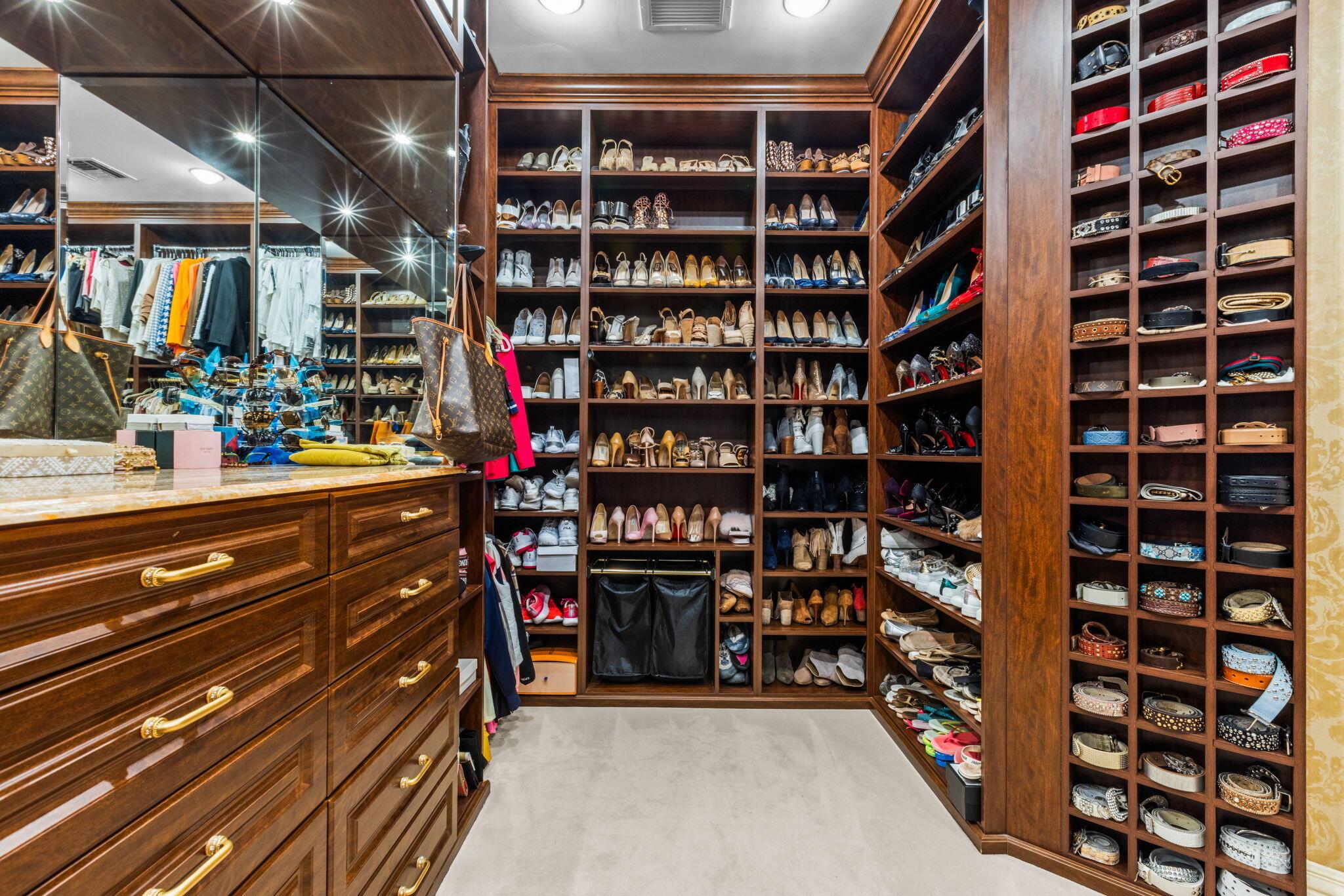 LAKE SHORES LANTANA - Residential