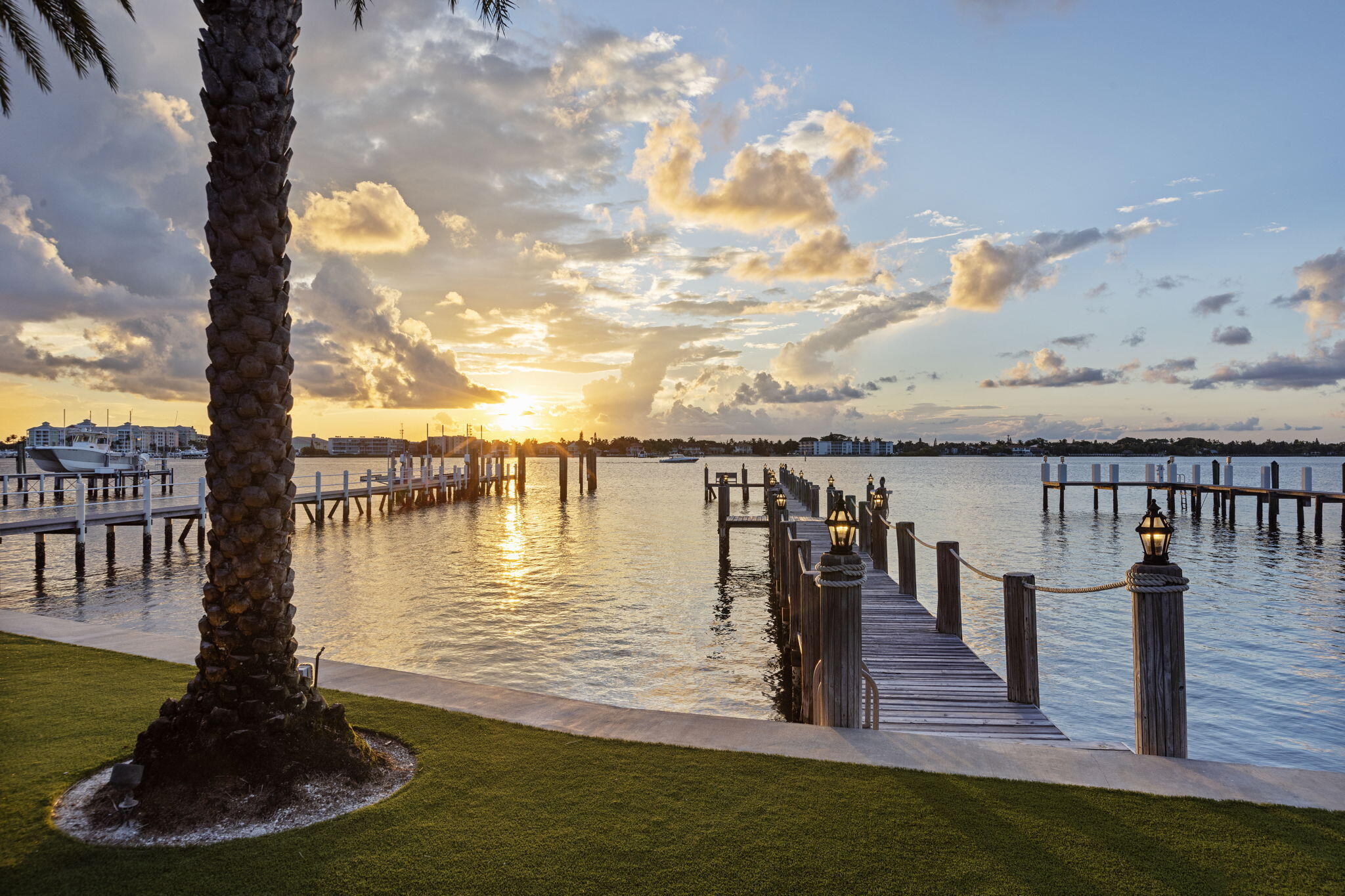 LAKE SHORES LANTANA - Residential