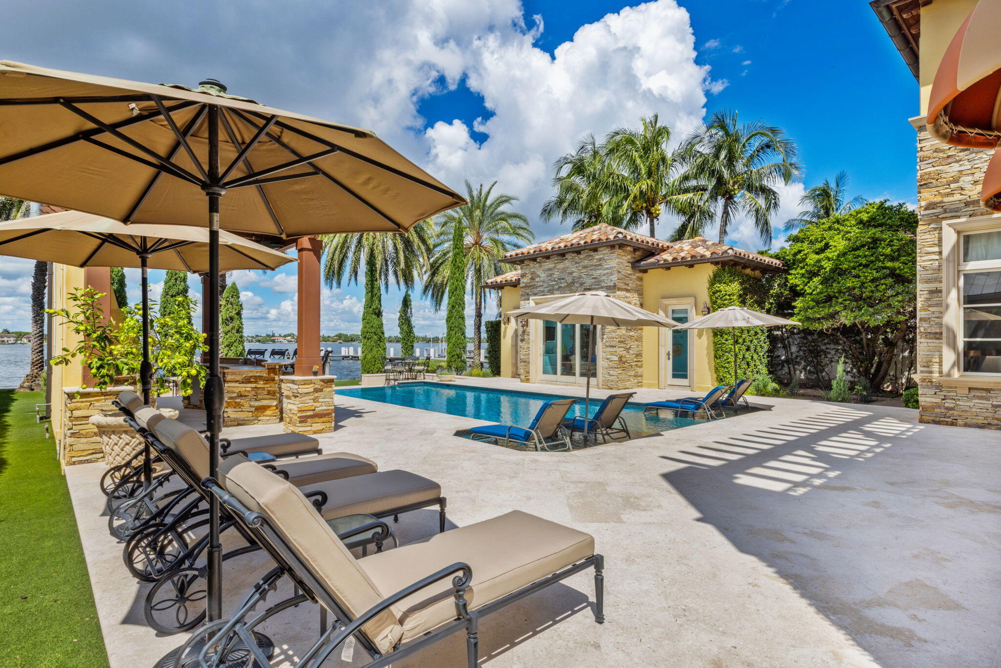 LAKE SHORES LANTANA - Residential